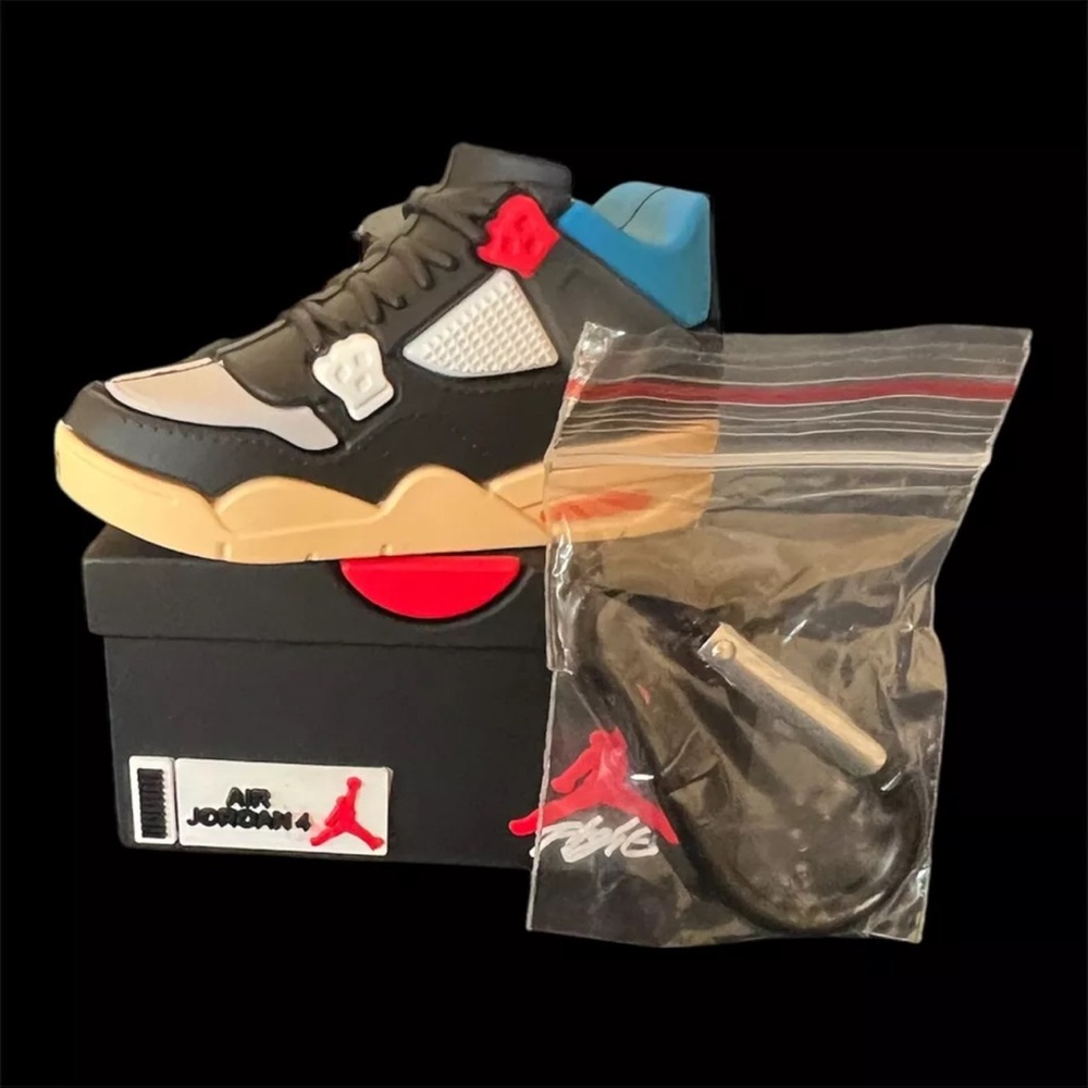 Black Silicone | 3D Cartoon Sneakers w Keychain | AirPods Pro